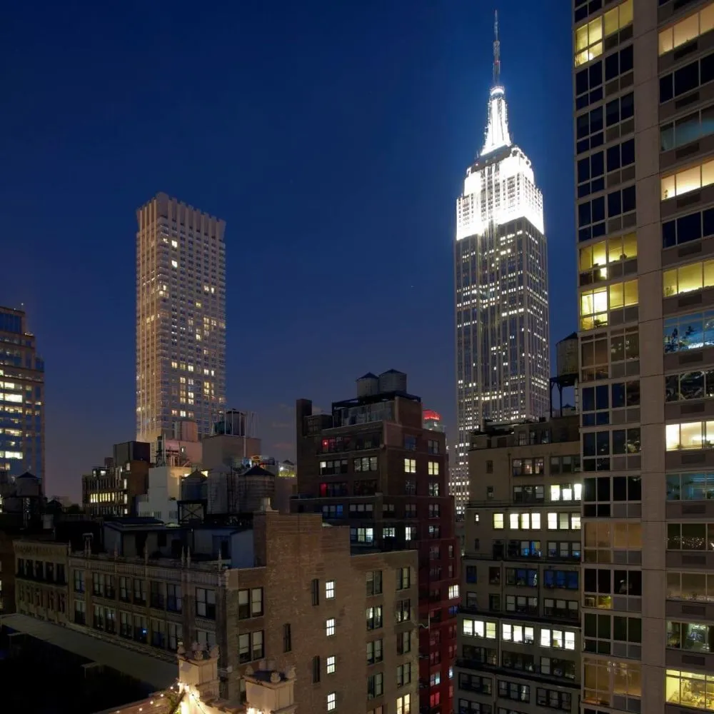 Private boat tour offering close views of the Statue of Liberty and Brooklyn Bridge.